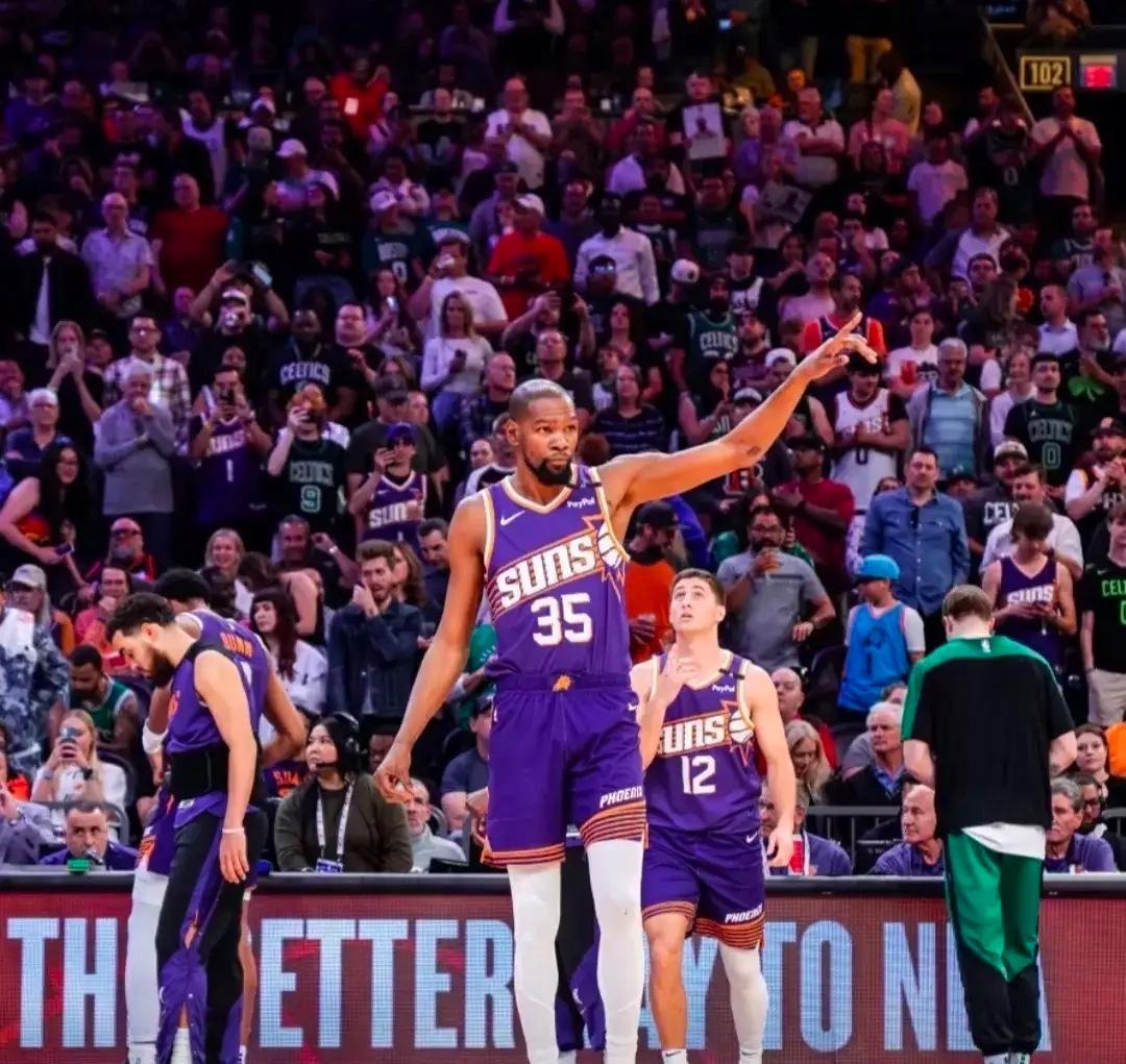 开云体育-太阳主场击败凯尔特人，布克砍下34分