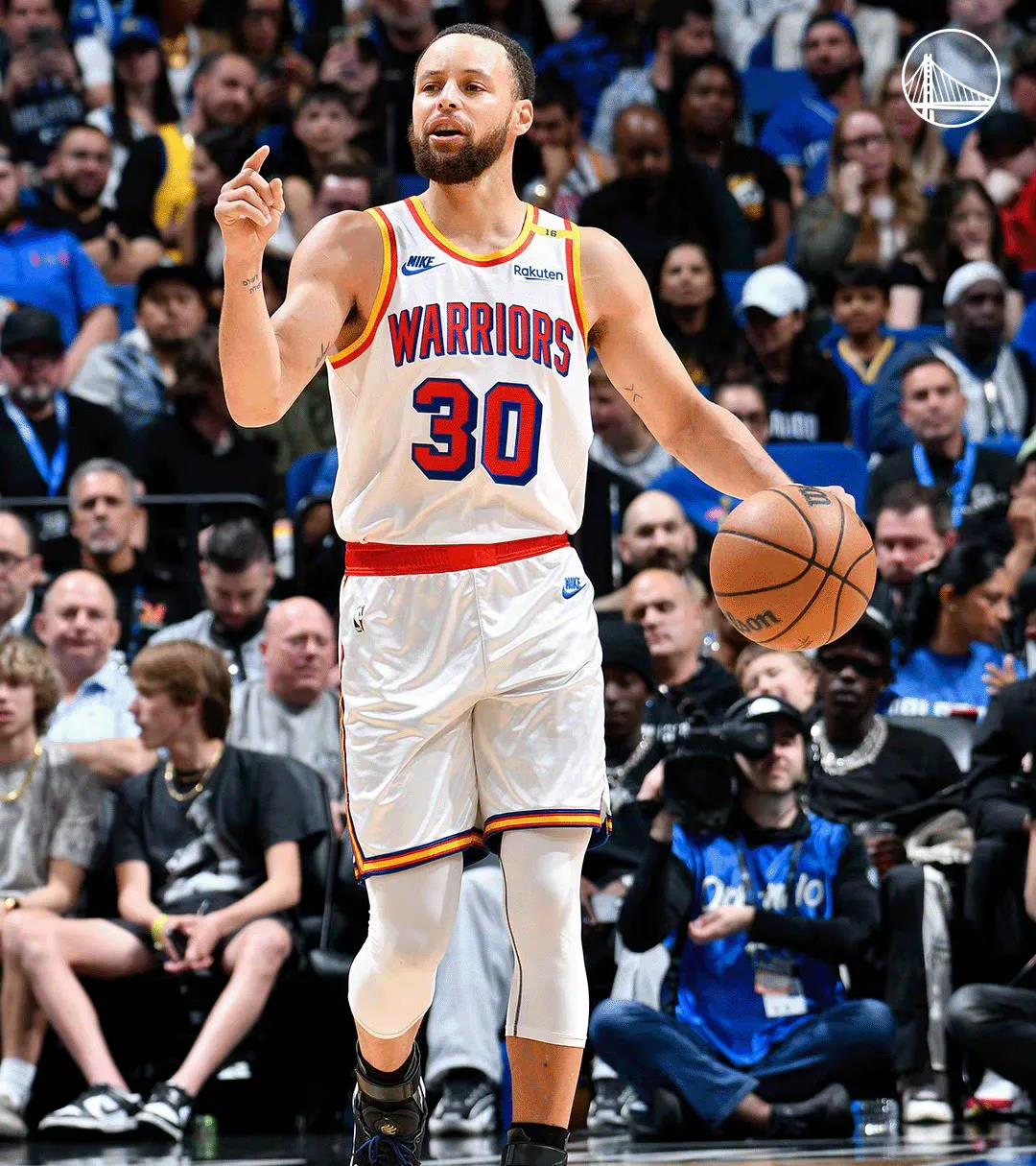 开云官网-勇士客场逆转骑士，库里砍43分