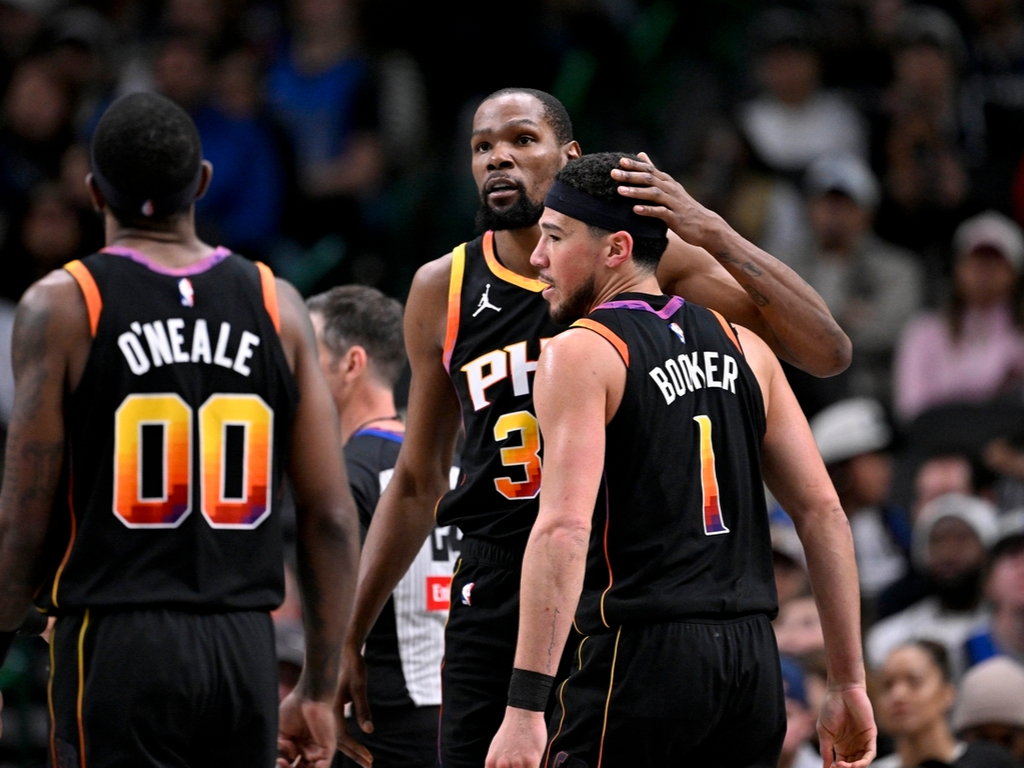 独行侠鏖战掘金，恩比德扛起全队