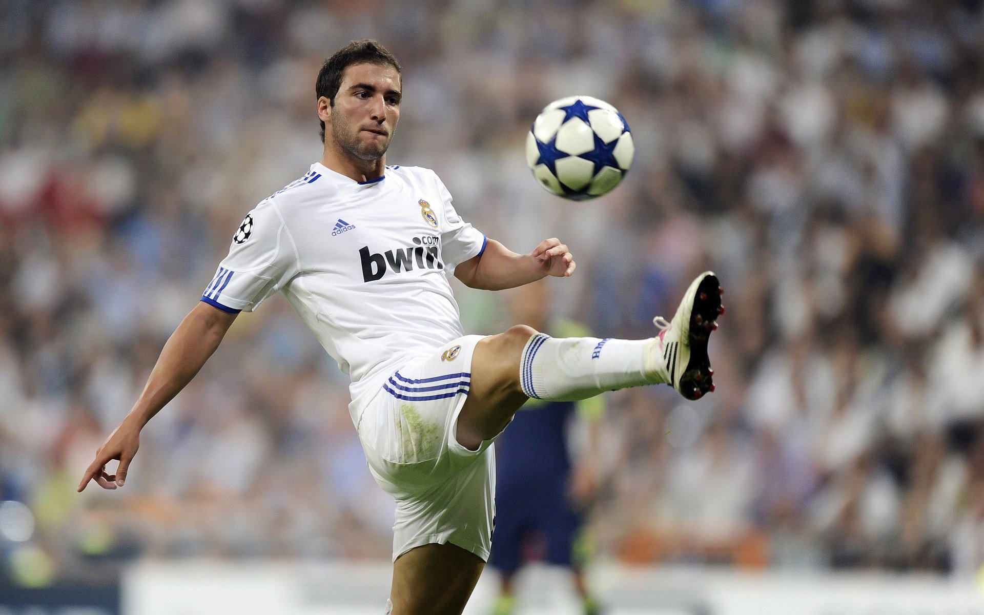 开云体育-加维神勇爆发，NBA总决赛之夜连续得分拉开差距