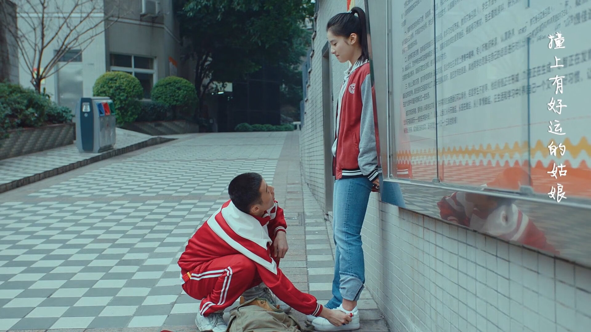 F1年度争冠焦点战与独行侠强势晋级骑士，双线体育盛宴的激情交响