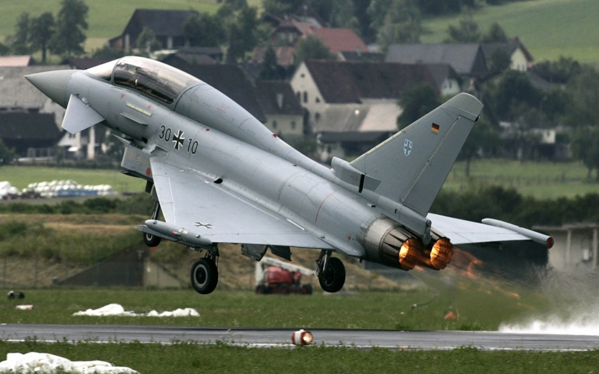 F1新赛季揭幕战之夜,迪亚斯状态火热,点燃速度与激情